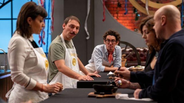 Rodrigo Gallina hizo empanadas por primera vez y se le quemaron