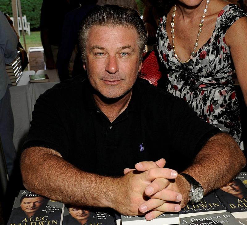 Alec Baldwin mata por accidente a directora en rodaje de película