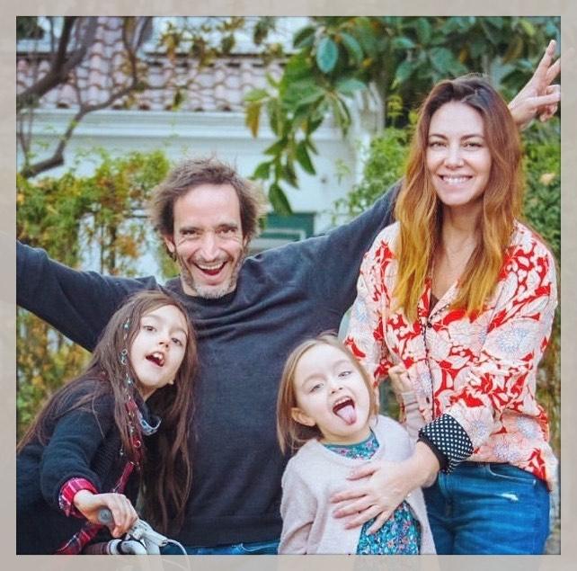 Mónica Godoy se luce con estilo juvenil en España