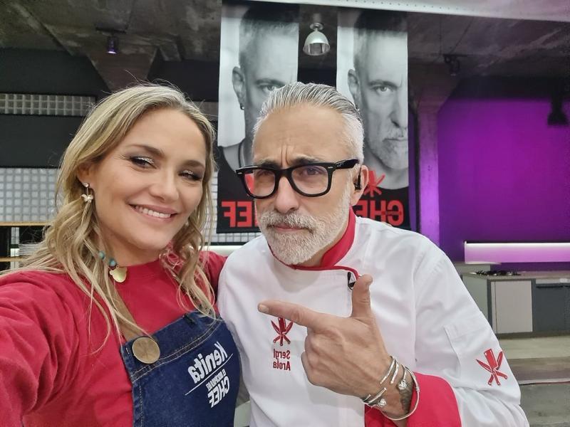 Kenita Larraín celebra sus 48 años con fiesta ochentera