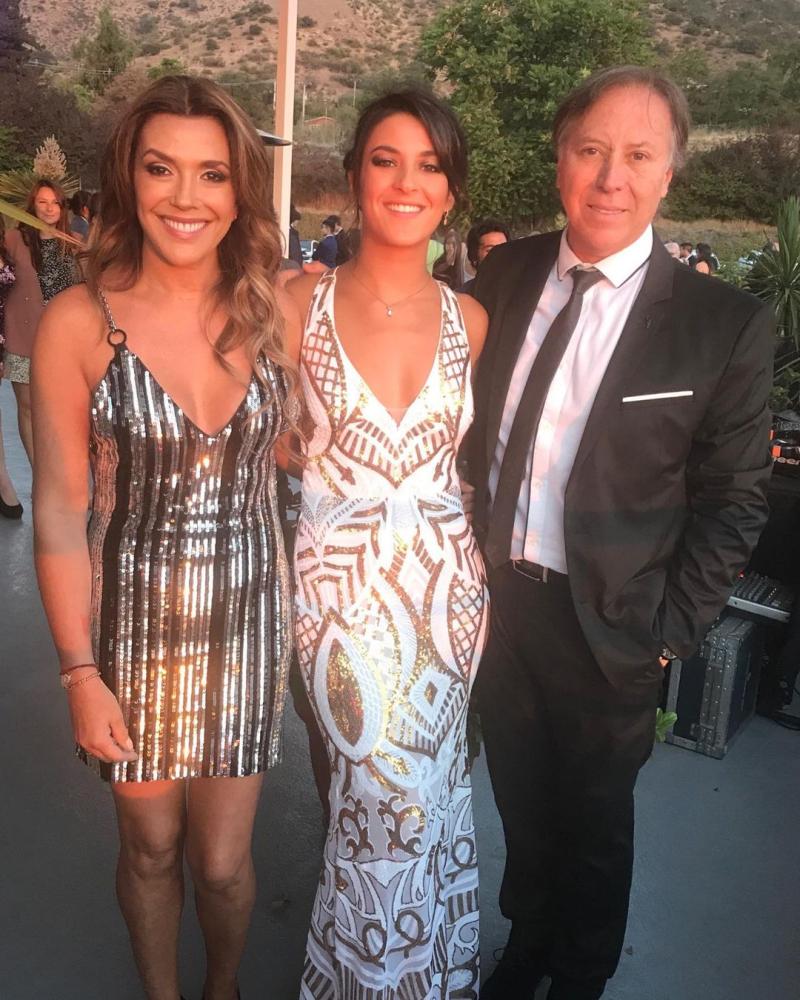 Hija de Carolina Arregui saca aplausos con traje de baño clásico