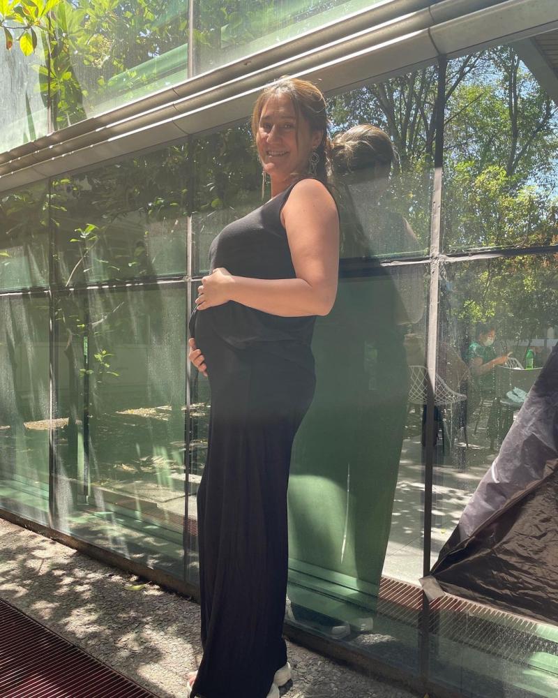 Belén Mora muestra su embarazo con look fashion