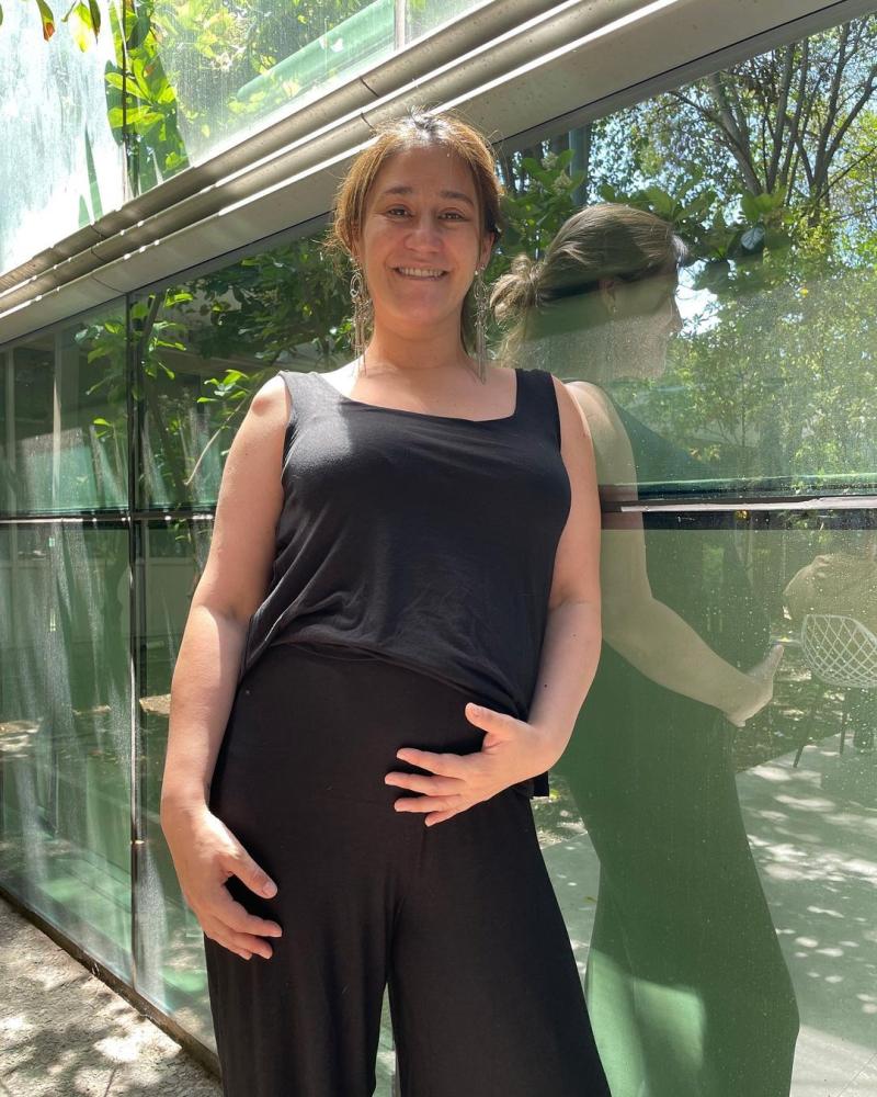 Belén Mora muestra su embarazo con look fashion