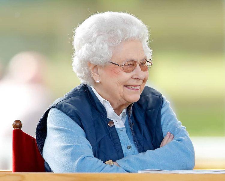 La reina Isabel se siente joven