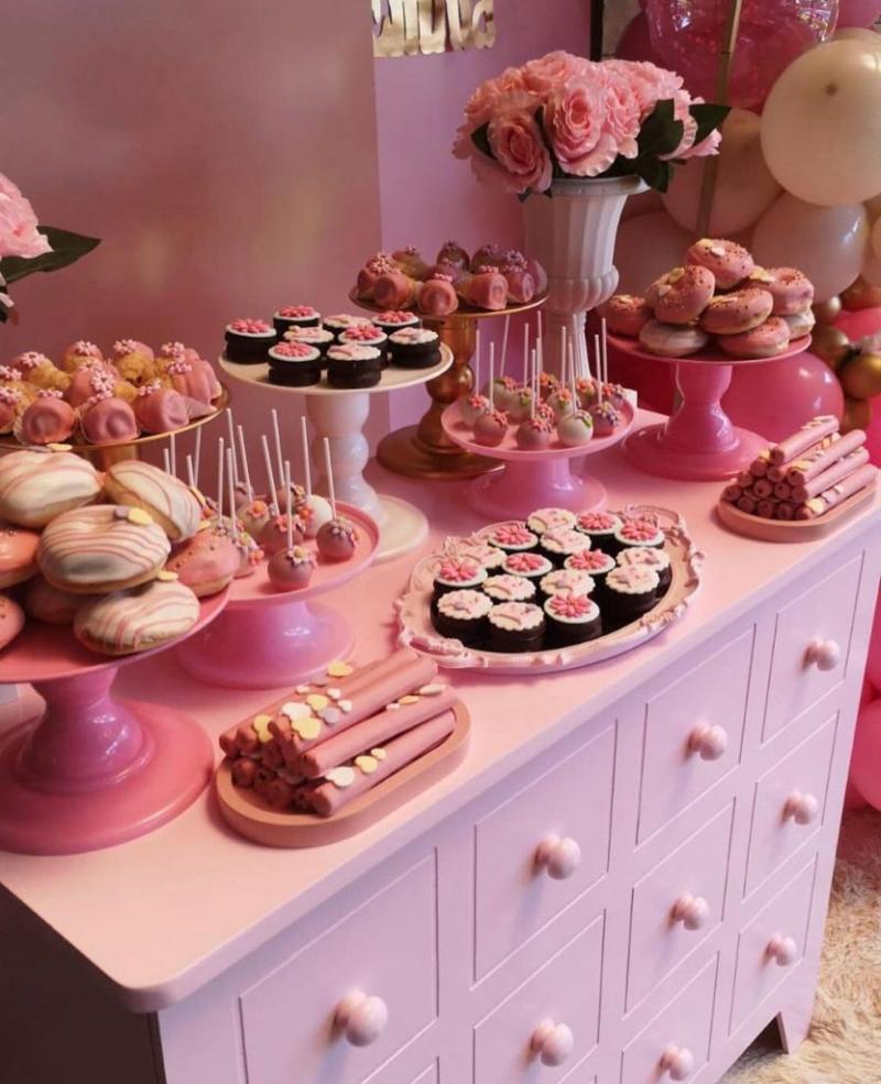 Ingrid Parra encanta con fotos de baby shower full rosado