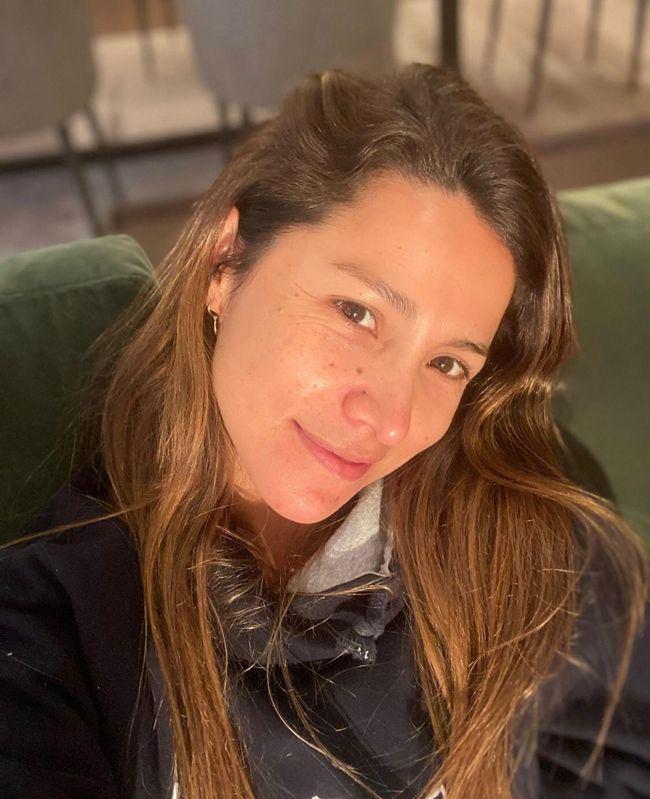 Loreto Aravena se luce con su jumper colegial a los 38 años