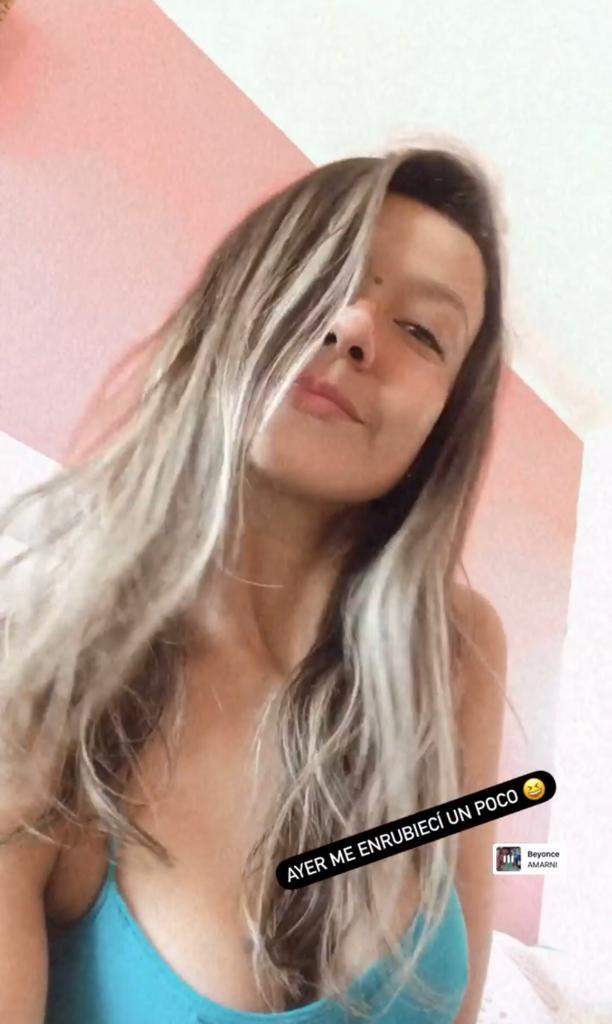 ¡Parece otra! Mónica Soto deslumbra con su pelo liso y rubio