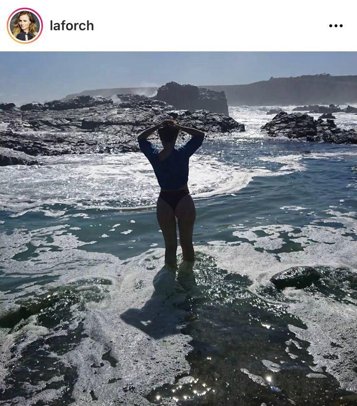 Amaya Forch impacta al mostrarse con el pelo azul