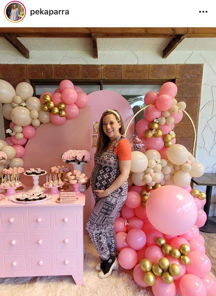 Ingrid Parra encanta con fotos de baby shower full rosado