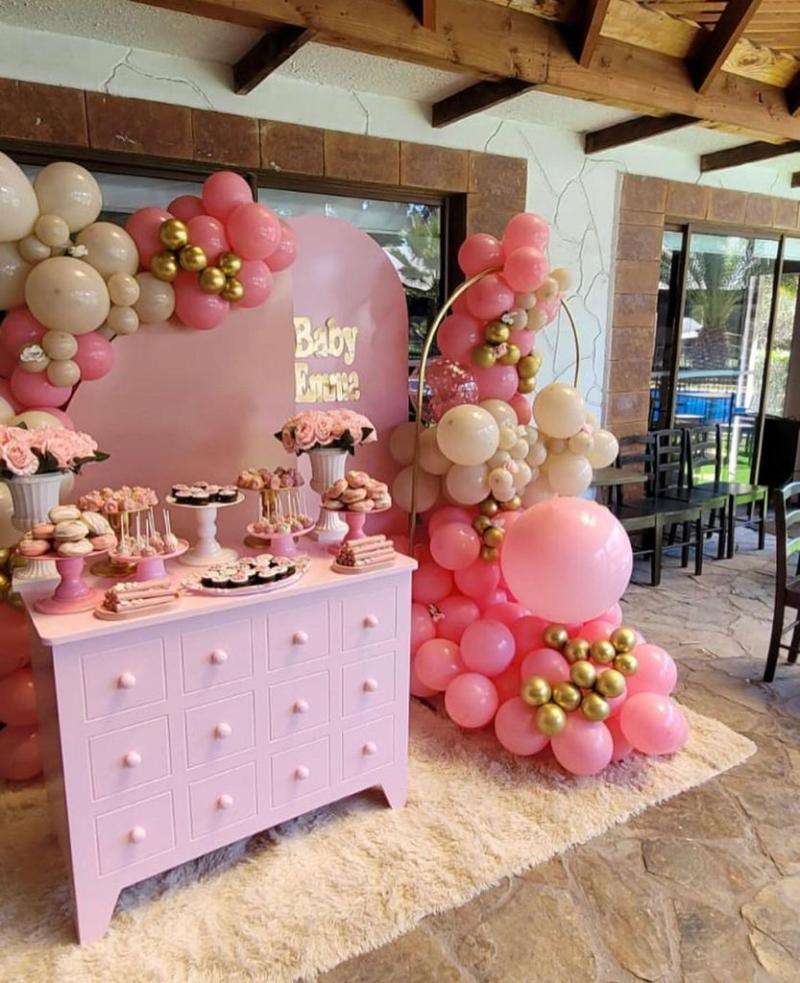 Ingrid Parra encanta con fotos de baby shower full rosado