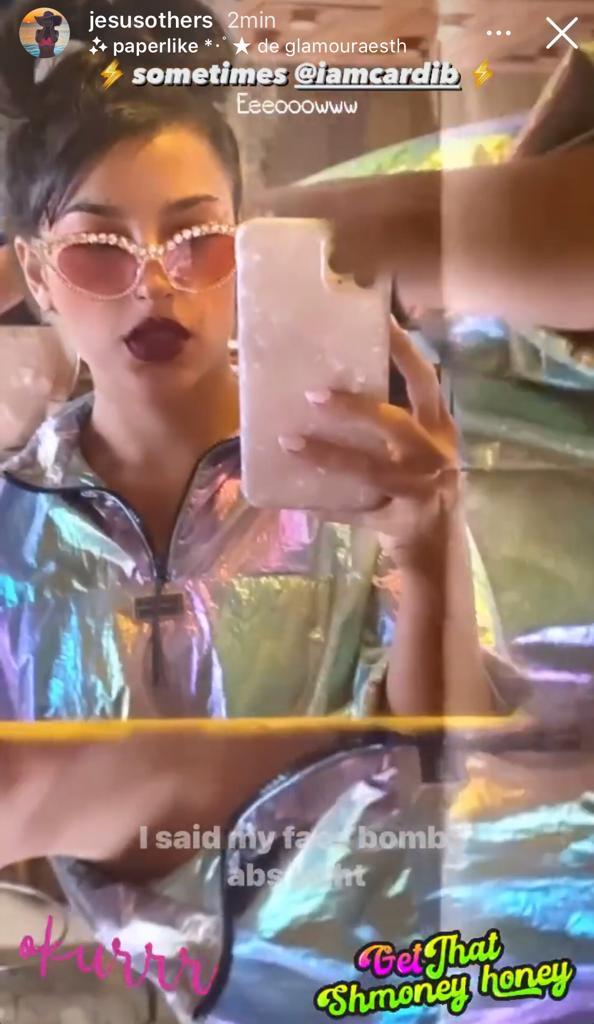 Hija de Carolina Arregui saca aplausos con traje de baño clásico