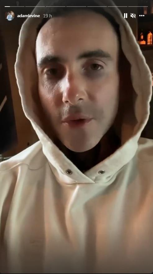 Adam Levine sale en su defensa tras polémico video
