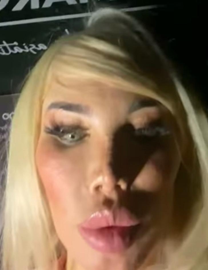 La "Barbie humana" mostró su rostro real