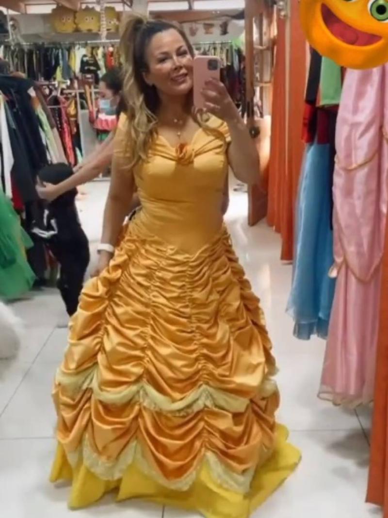 Cathy Barriga adelanta Halloween con coquetos disfraces