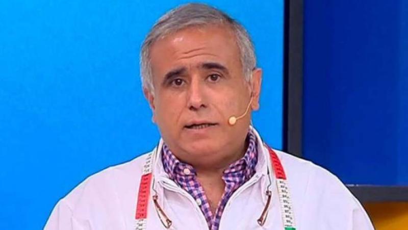 Doctor Ugarte le llevó serenata sorpresa a su pareja