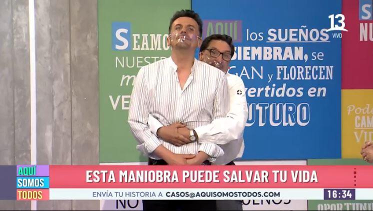 Clienta se atragantó con comida y sobrevivió gracias a la técnica de Heimlich