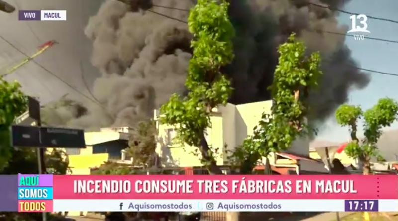 Incendio consume tres fábricas en Macul