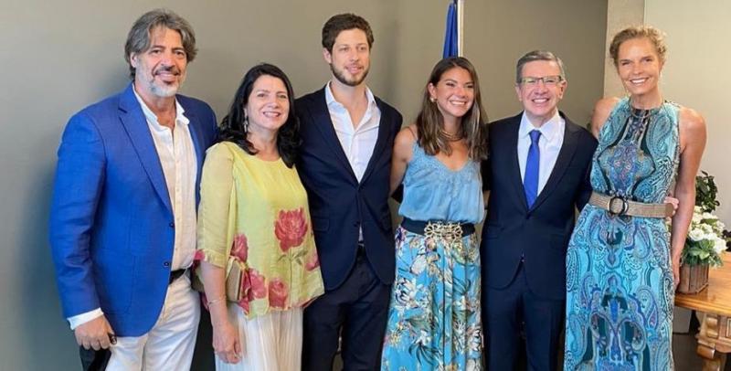 Miguelo presenta a su nieta con tierna fotografía