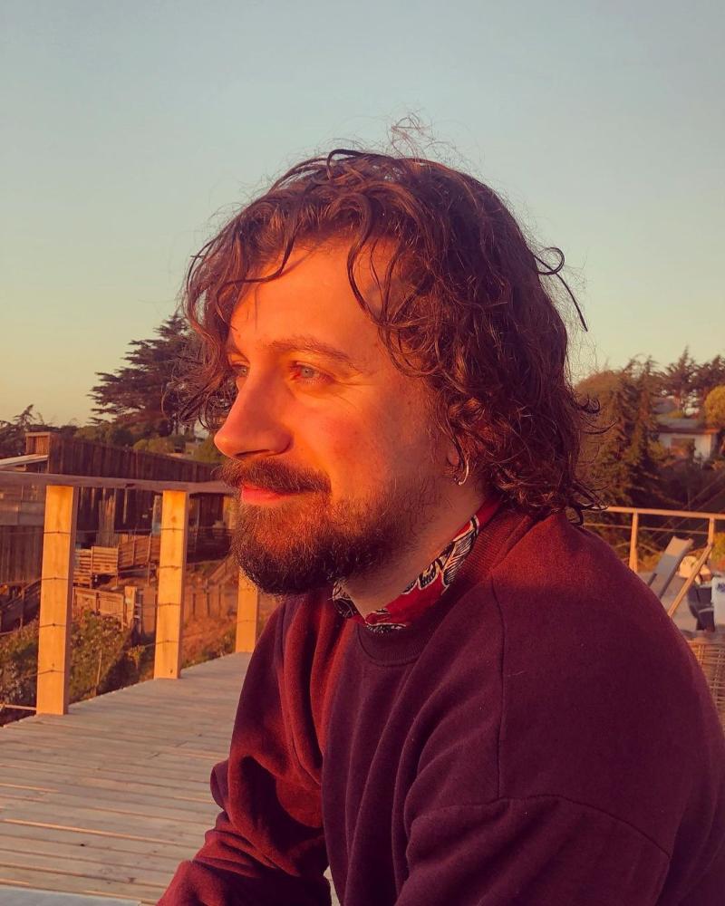 Adiós pelo largo: Ricardo Vergara sorprende con nuevo look