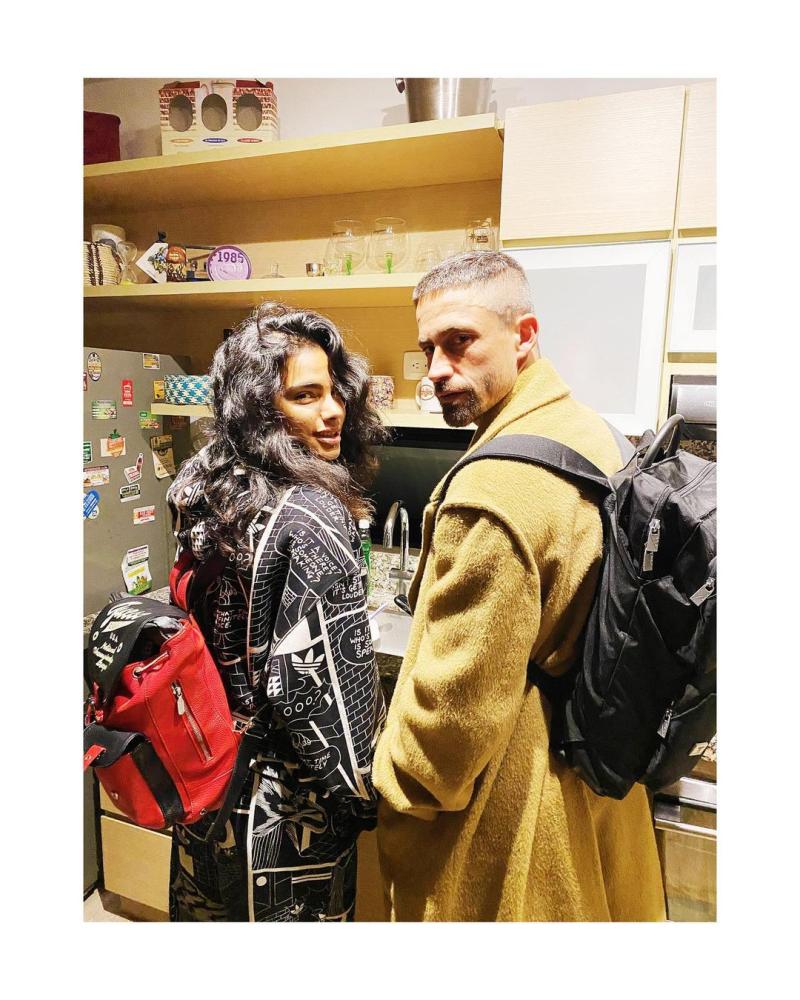 Tiago Correa es elogiado por look con falda