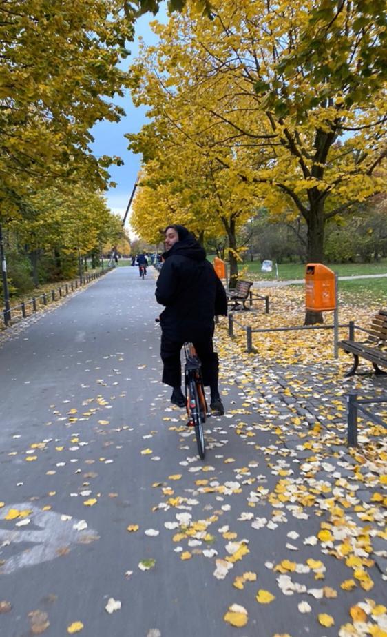 Mariana Di Girolamo posa con su pololo por cumpleaños