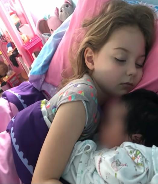 parejas dieron a luz a los bebés equivocados