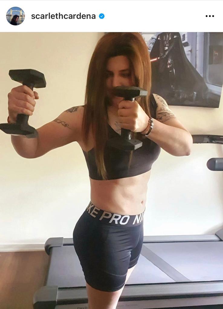 “De acero”: Scarleth Cárdenas luce su trabajado abdomen