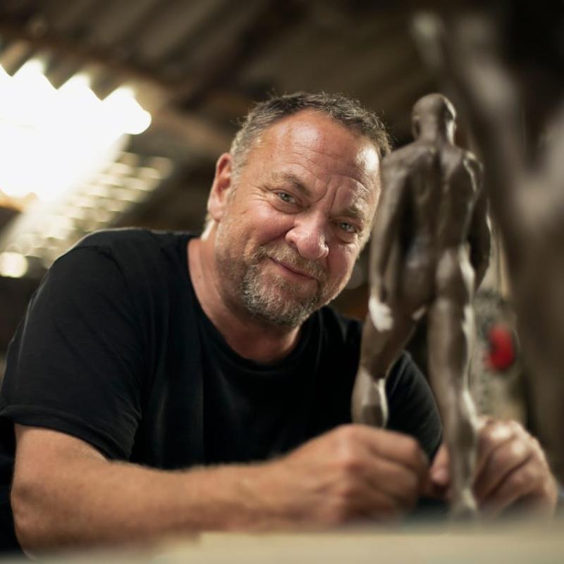 Monserrat Álvarez desclasifica su pololeo puertas afuera