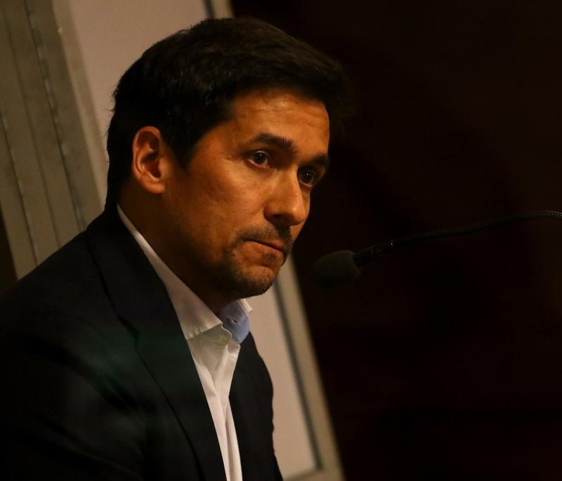 Rafael Araneda viajó de urgencia a Chile por salud de su madre