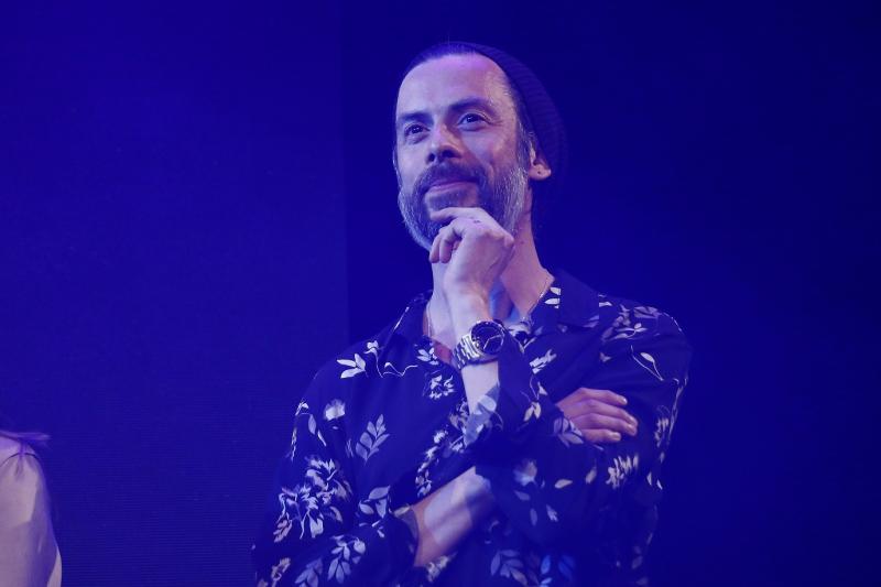 Néstor Cantillana sorprende con llamativo cambio de look