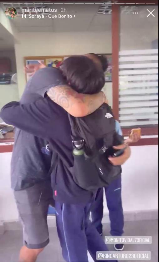 Arturo Vidal hace tierna sorpresa a sus hijos