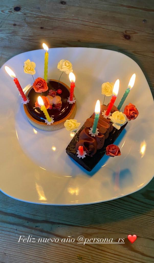 Mariana Di Girolamo posa con su pololo por cumpleaños