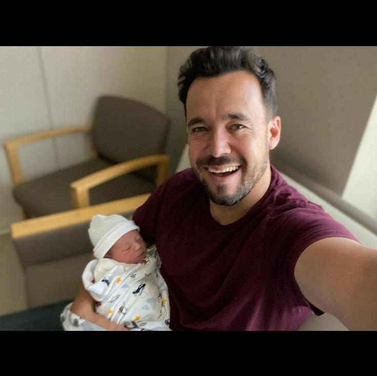 Eduardo de la Iglesia se convirtió en padre por cuarta vez