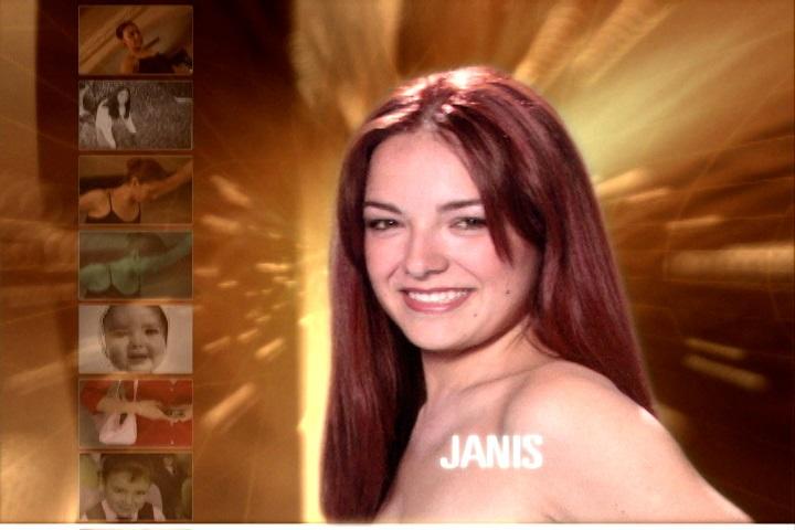 Janis Pope enseña su panza de embarazada en traje de baño