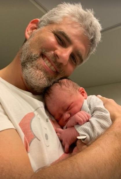 Manuel de Tezanos anuncia el nacimiento de su hijo