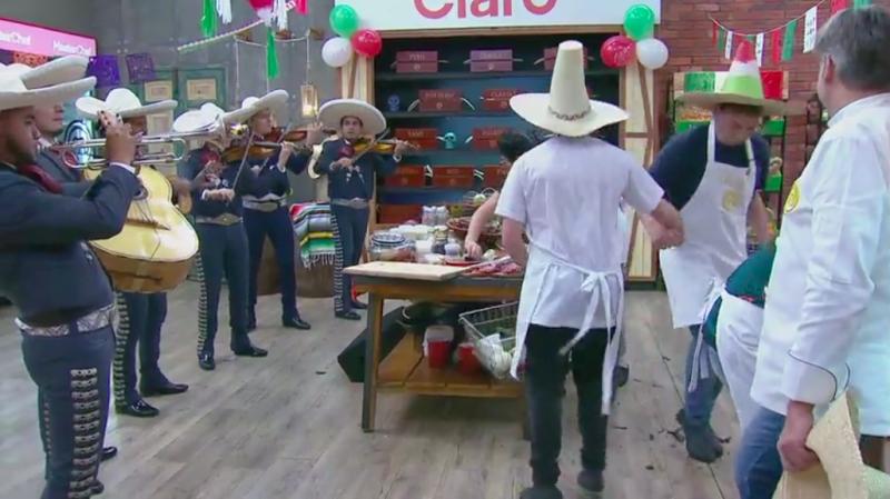 ¡Contra el reloj! Mariachis complicaron a los aspirantes en el mercado