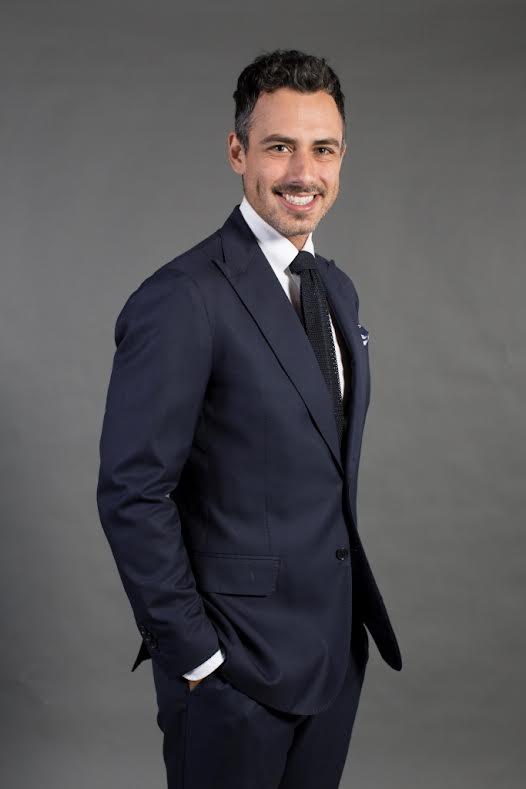 Marcelo Marocchino enseña a su hijo recién nacido