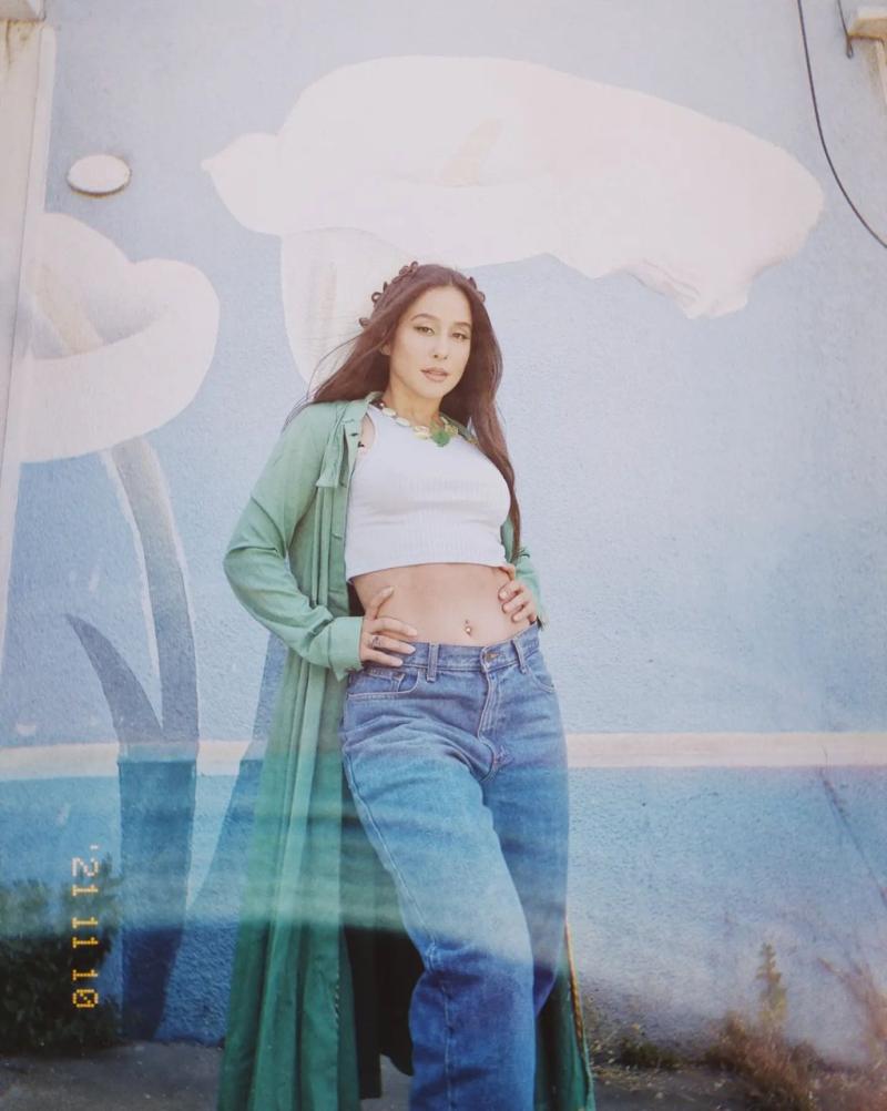 Denise Rosenthal se llena de elogios por foto en traje de baño