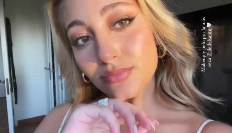 Florencia Araneda se luce en fiesta de graduación en Chile