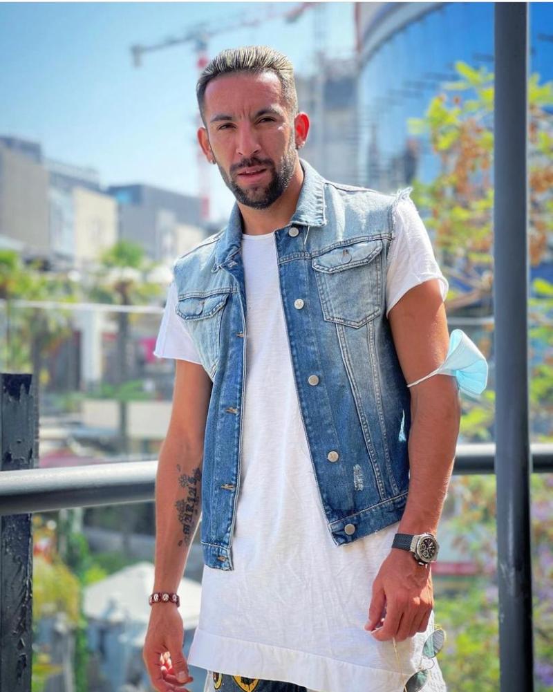 “Alto flow”: Mauricio Isla se luce con look callejero