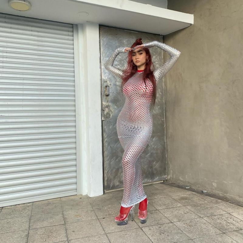 Paloma Mami luce sus curvas en traje de baño