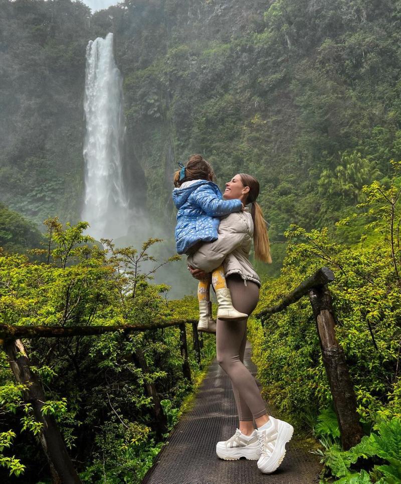 Gala Caldirola recibe criticas por foto junto a su hija