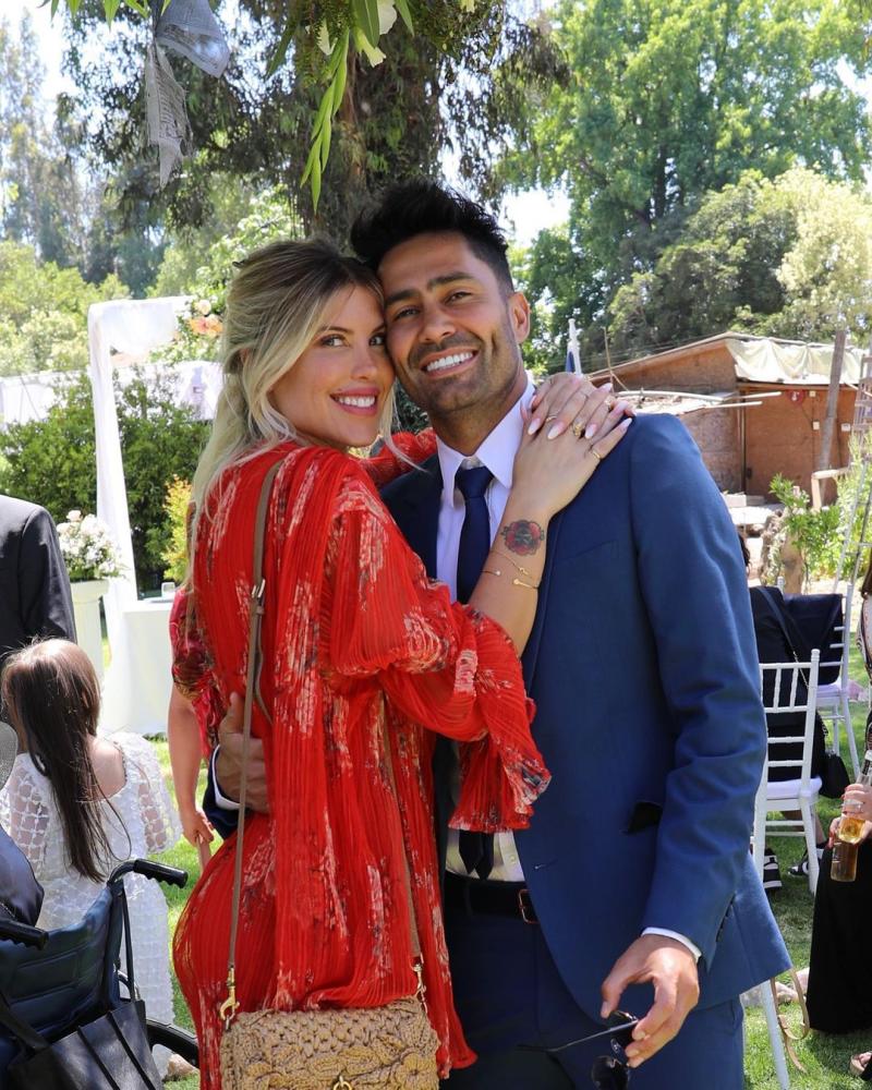 Coté López se luce con curioso outfit en matrimonio