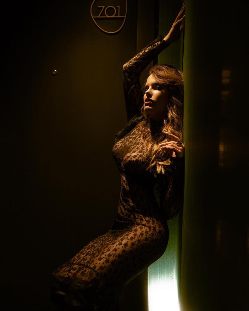 Gala Caldirola impacta con osado vestido transparente