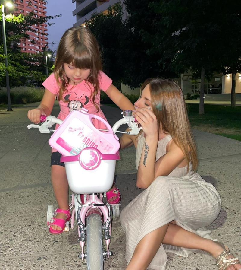 Gala Caldirola recibe criticas por foto junto a su hija