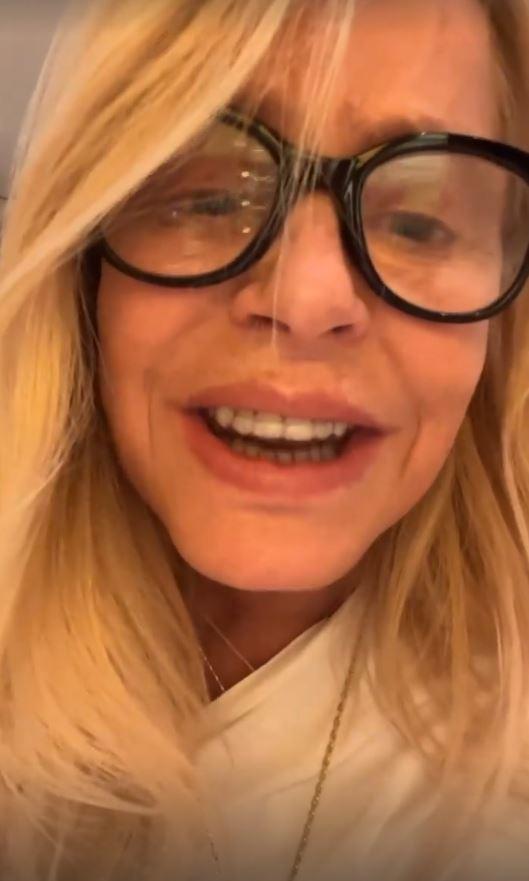 Cecilia Bolocco muestra su sonrisa al sacarse los frenillos