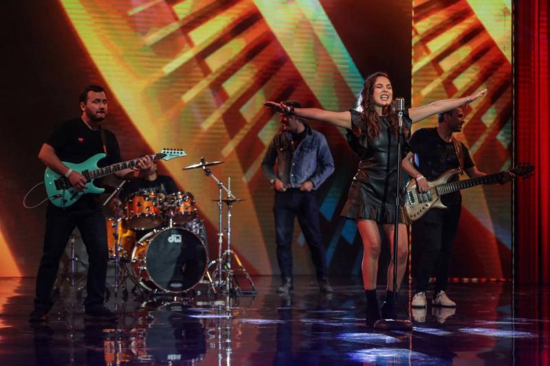 Ángeles Araya encantó con su voz cantando temas clásicos de los 80