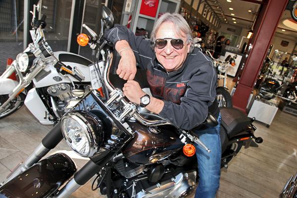 Coco Legrand reaparece en la Teletón tras accidente en moto