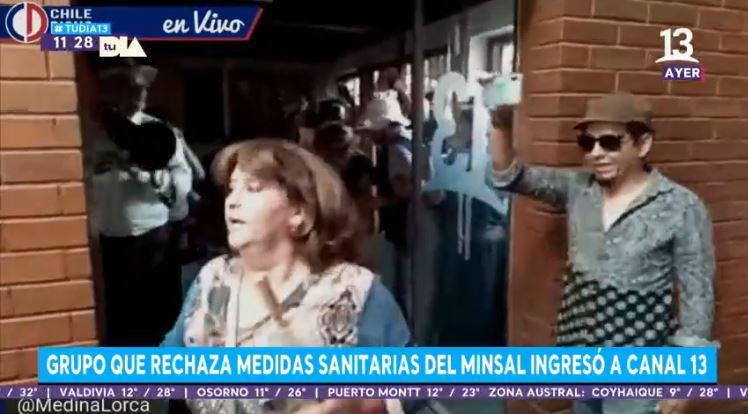 Grupo que rechaza medidas sanitarias del Minsal ingresó a Canal 13