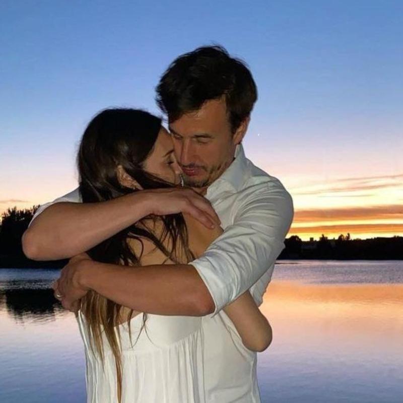 Carolina Ardohain y su esposo